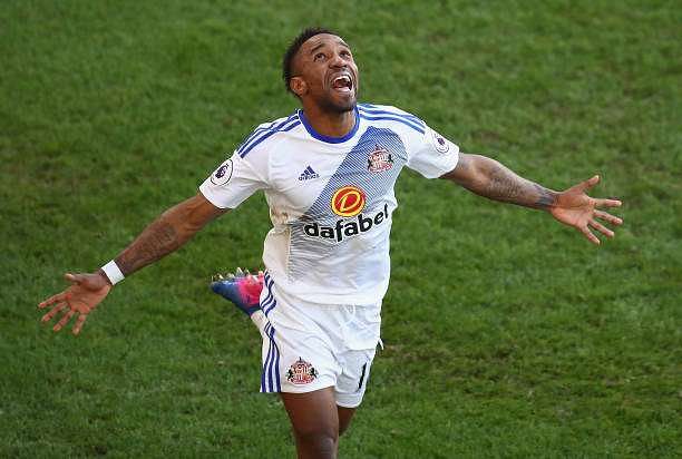 LONDON, ENGLAND - FEBRUARY 04: (Retransmission of image #633789378 with alternative crop) Jermain Defoe of Sunderland celebrates scoring his sides third goal during the Premier League match between Crystal Palace and Sunderland at Selhurst Park on February 4, 2017 in London, England. (Photo by Dean Mouhtaropoulos/Getty Images)